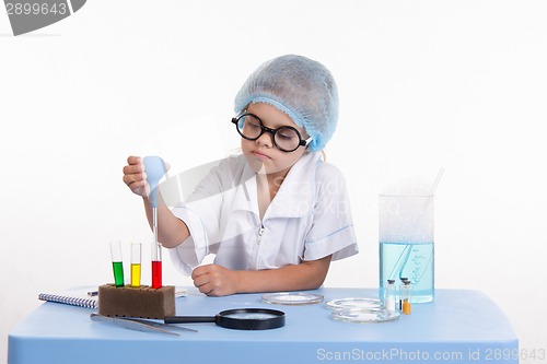 Image of Trainee in chemistry class