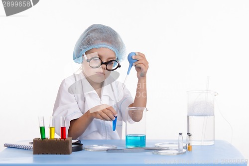 Image of Girl infatuated laboratory experience