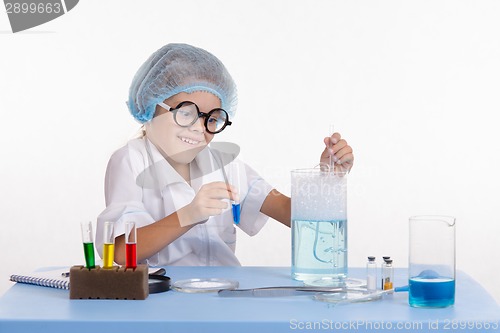Image of Crazy girl chemist puts experience