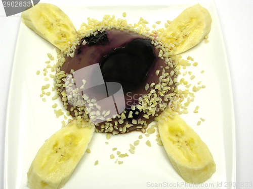 Image of Chocolate pudding with blueberries, banana and pieces of almonds