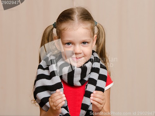 Image of Girl with sore throat is holding a certain object