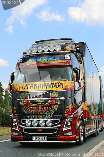 Image of Show Truck Tutankhamun Volvo FH16 in Lempaala, Finland