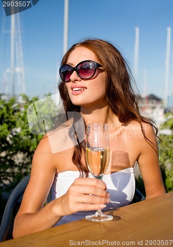 Image of smiling couple drinking champagne at cafe