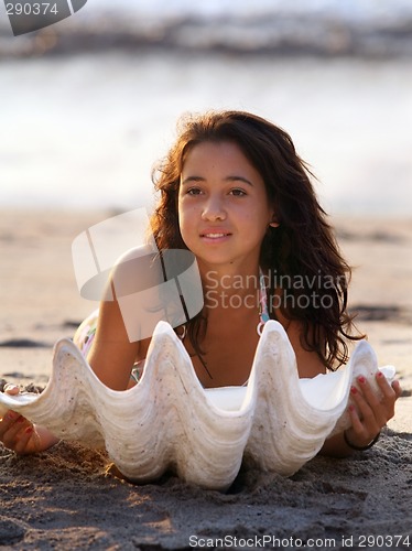 Image of Girl with seashell
