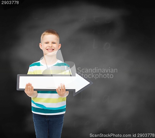 Image of smiling little boy with blank arrow pointing right