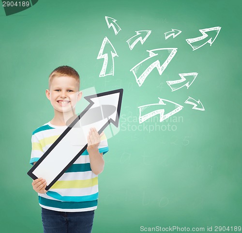 Image of smiling little boy with blank arrow pointing right