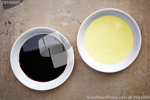 Image of oil and balsamic vinegar