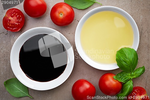 Image of oil and balsamic vinegar