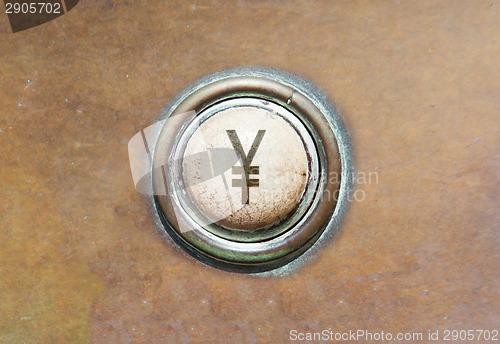 Image of Old button - Yen