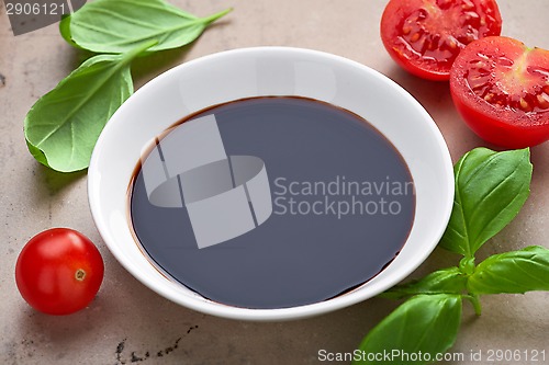 Image of bowl of balsamic vinegar