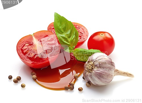 Image of tomato, basil and balsamic vinegar