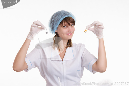 Image of Chemistry teacher with powders in vials