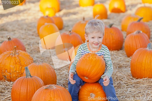 Image of kid at pumpkin patch
