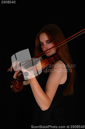 Image of Woman playing the violin.