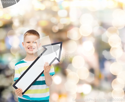 Image of smiling little boy with blank arrow pointing right