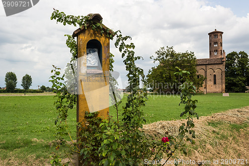 Image of Votive aedicula devoted to the Blessed Virgin Mary 