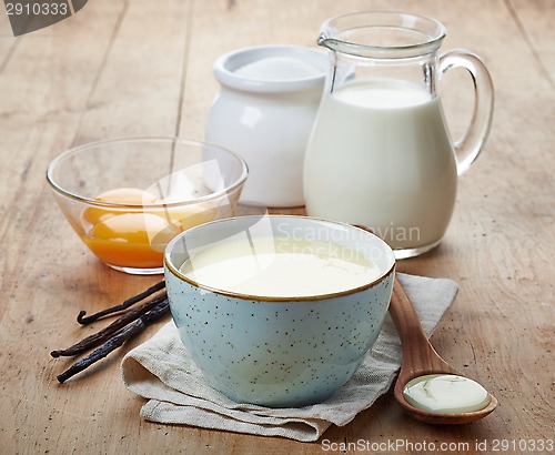 Image of homemade vanilla sauce