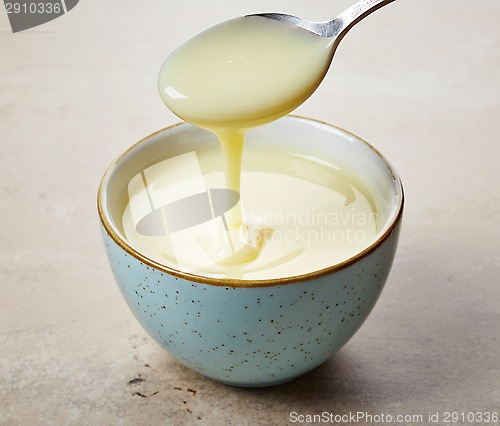 Image of bowl of homemade vanilla sauce