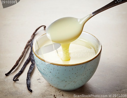 Image of bowl of homemade vanilla sauce