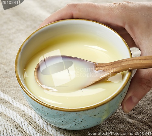 Image of bowl of condensed milk with sugar