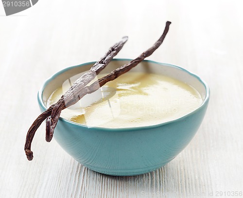 Image of bowl of vanilla sauce