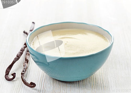 Image of bowl of vanilla sauce