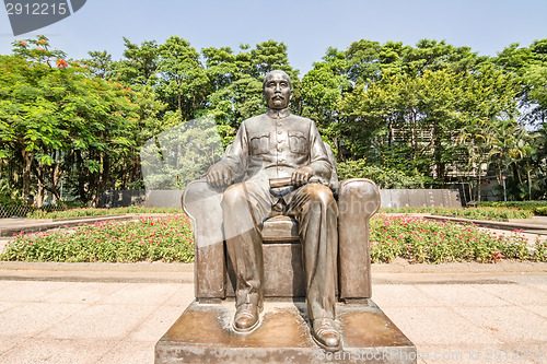 Image of statue of Sun Yat-Sen