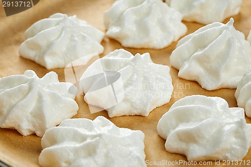 Image of meringue cookies