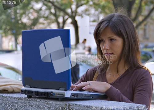 Image of Woman at the laptop