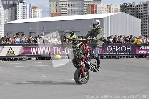 Image of Autofestival 2014 in Tyumen, performance of the motorcyclist.