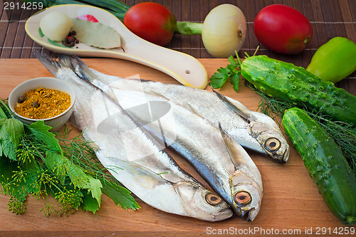 Image of Fish and components for her preparation: vegetables, spices, par