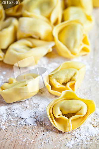 Image of uncooked tortellini 