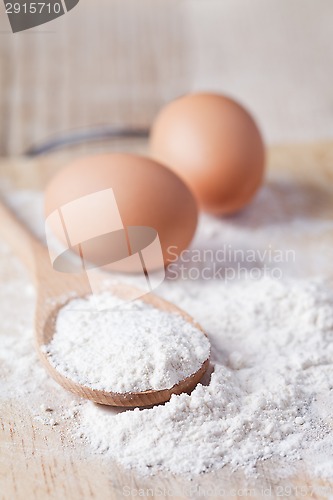 Image of flour and eggs 