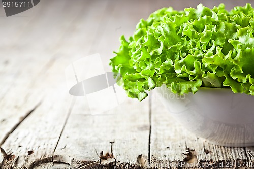 Image of lettuce salad in a bowl 