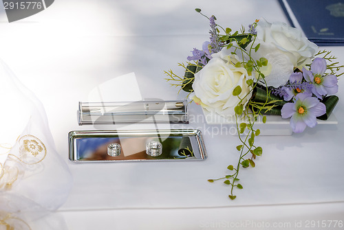 Image of Wedding rings and flower decoration