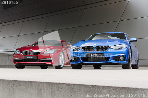 Image of Red 640i and blue 425d wet after rain BWM autos