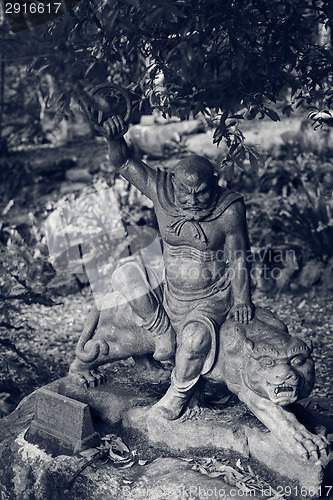 Image of Arhat Kanakbharadvaja statue