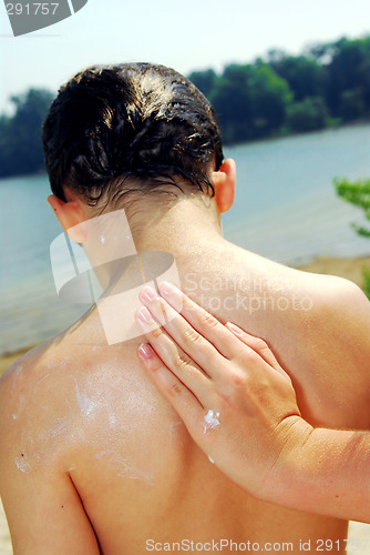 Image of Applying sunscreen