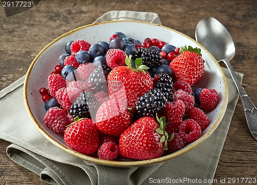 Image of bowl of fresh berries