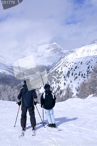 Image of Family skiing