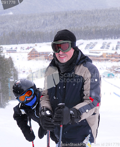 Image of Family skiing