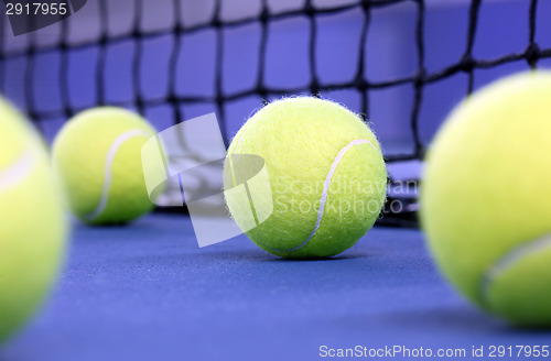 Image of tennis ball on a tennis court