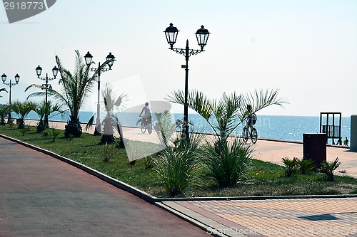 Image of Promenade next to the sea and people on the bicycles