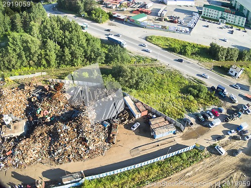 Image of Queue from cars with scrap metal on acceptance