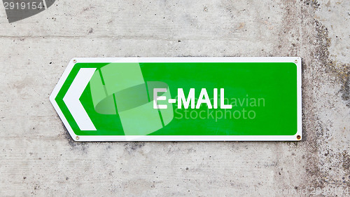 Image of Green sign - E-mail