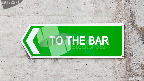 Image of Green sign - To the bar