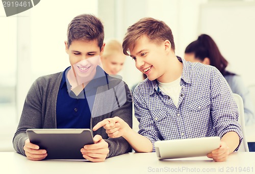 Image of students looking at tablet pc in lecture at school