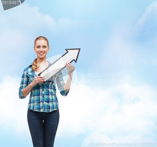Image of smiling young woman with arrow poiting up