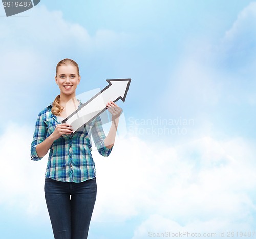 Image of smiling young woman with arrow poiting up