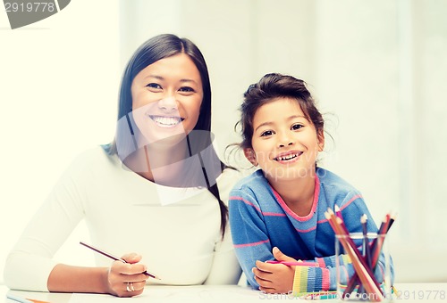 Image of mother and daughter drawing